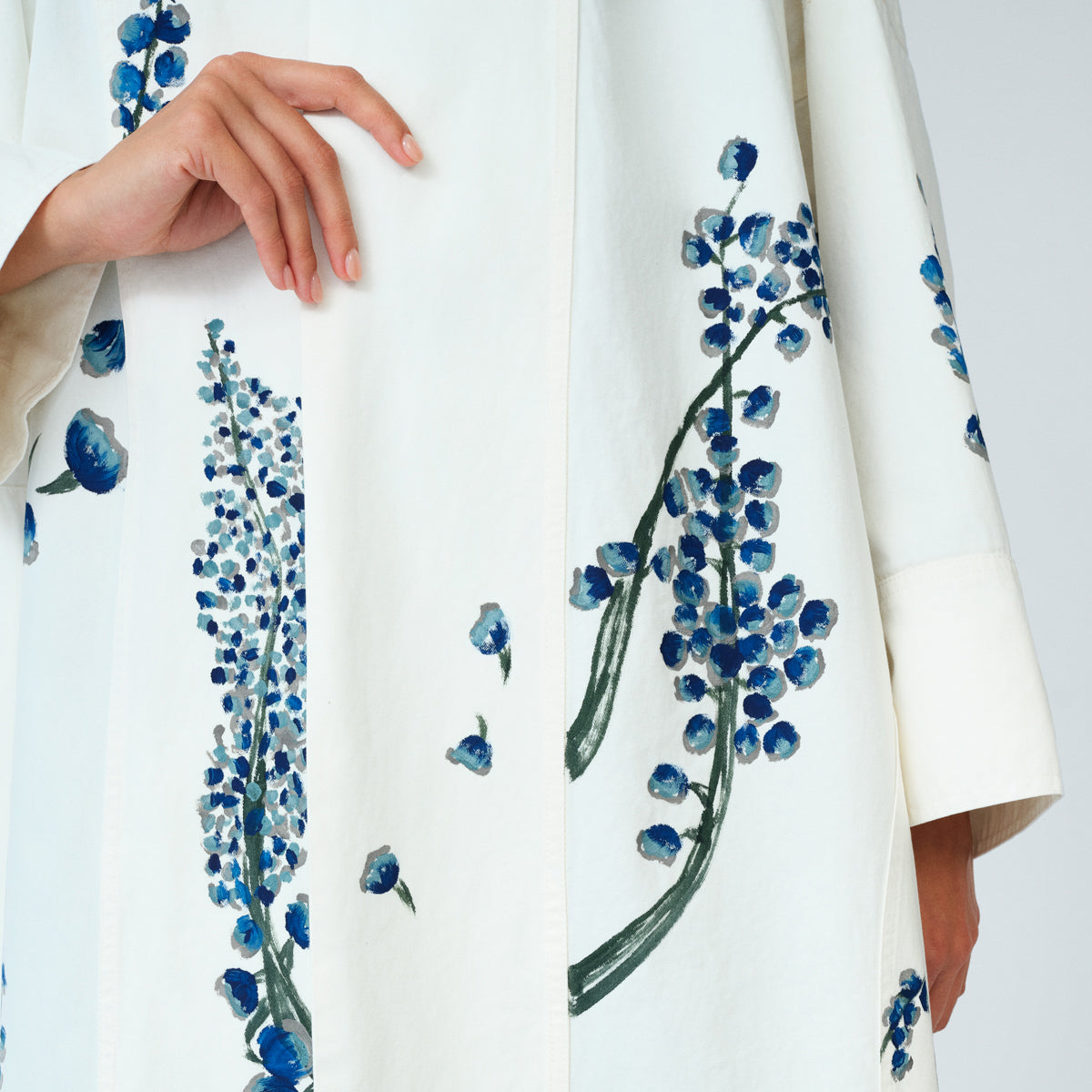 WHITE FLOWER PATTERN HAND-PAINTED GABARDINE COAT AND PANTS (set)