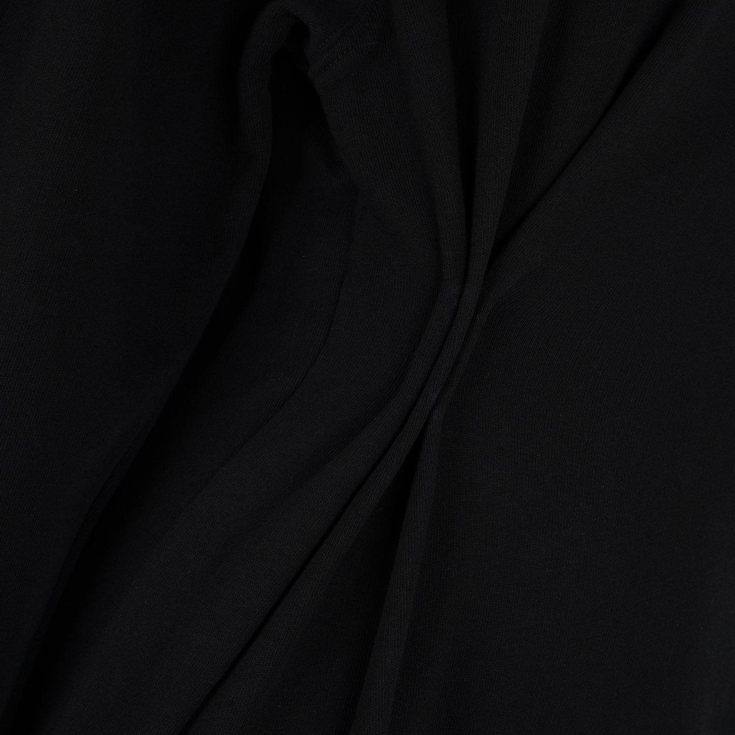 سويت شيرت مع تنورة بليسيه