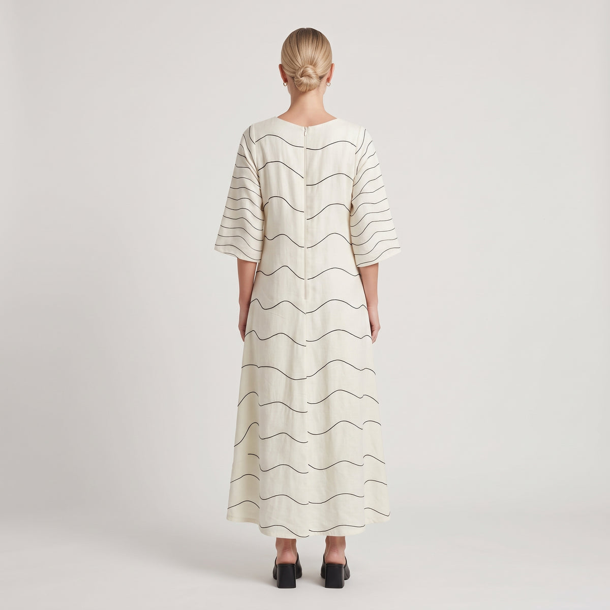 WUMAN Abstract Line Print Shift Dress - view 4
