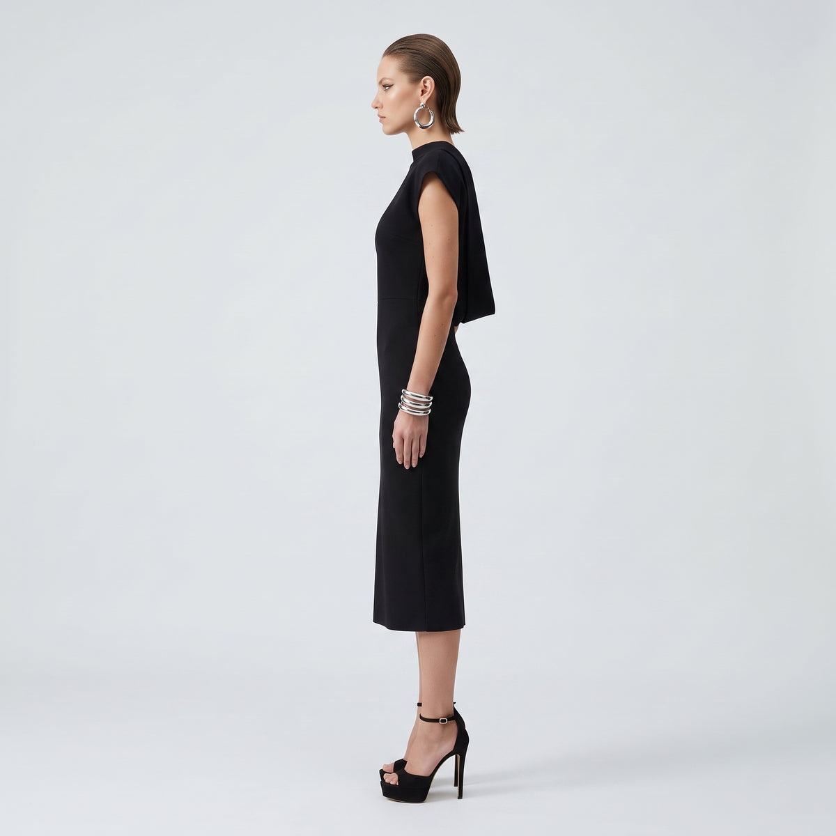 Elegant Black Sleeveless Sheath Dress