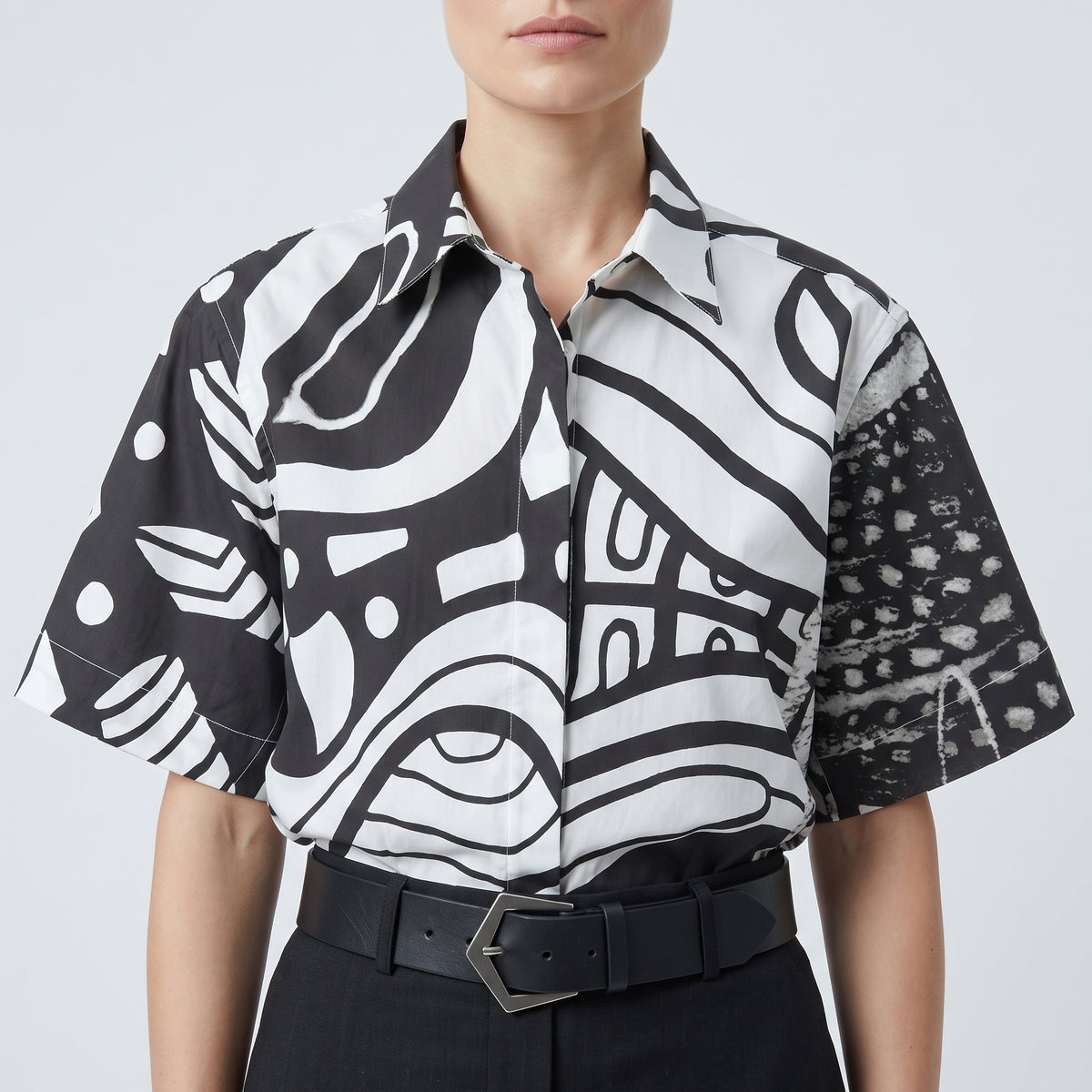 WUMAN Monochrome Graphic Short Sleeve Shirt - view 2