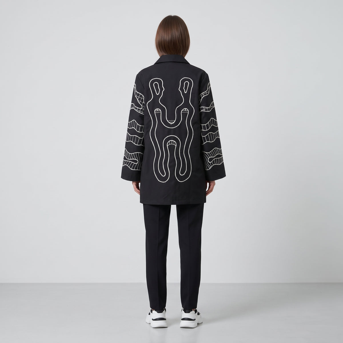 WUMAN Monochrome Embroidered Car Coat - view 5