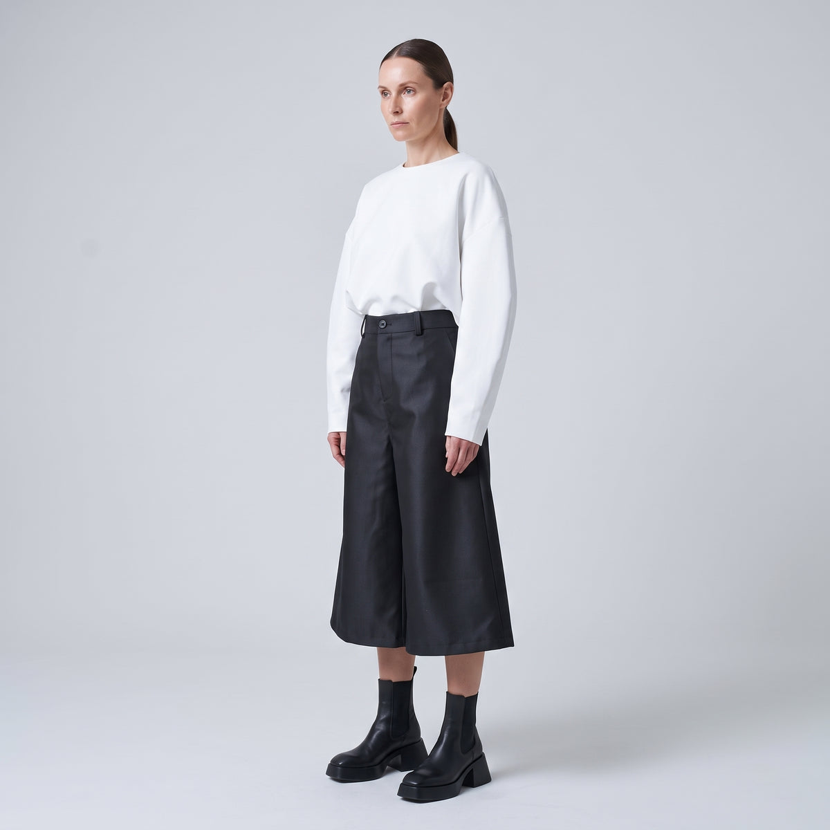 Structured Wide Leg Cropped Pants