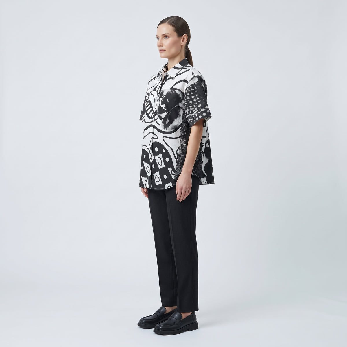 WUMAN Monochrome Graphic Short Sleeve Shirt - view 4