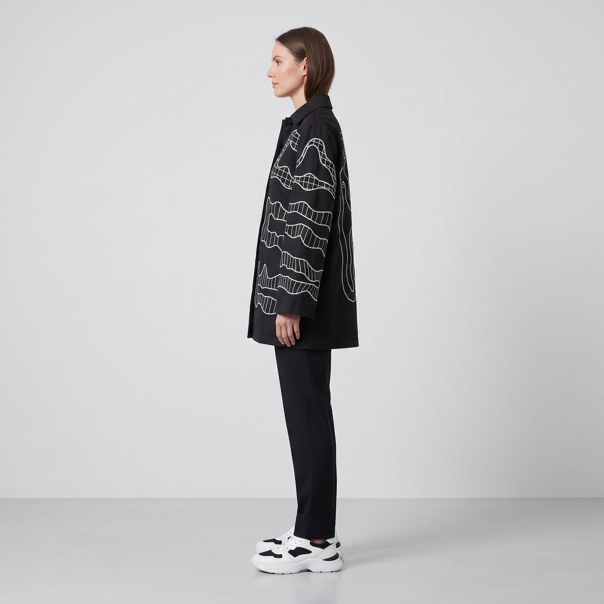 WUMAN Monochrome Embroidered Car Coat - view 4