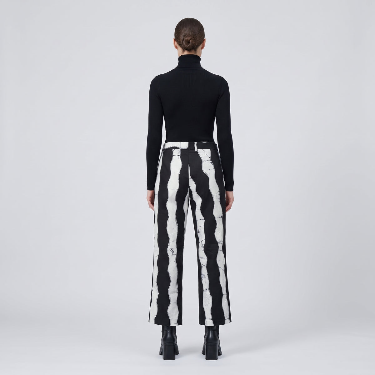 WUMAN Monochrome Wave Print Trousers - view 3