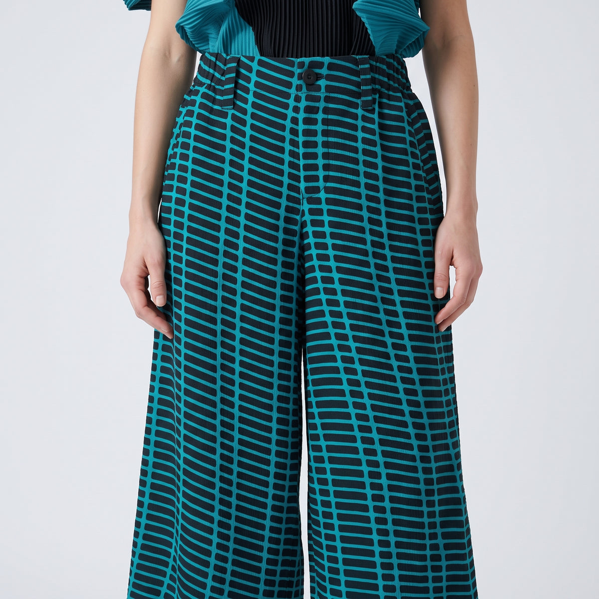ISSEY MIYAKE Geometric Pattern Wide Leg Trousers - view 2