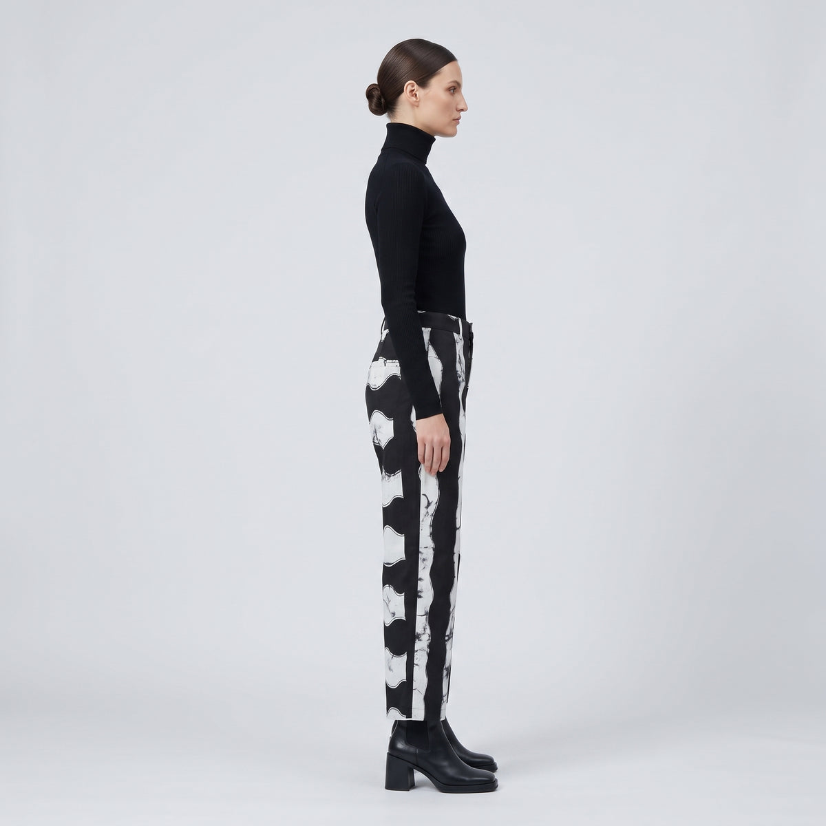 WUMAN Monochrome Wave Print Trousers - view 4