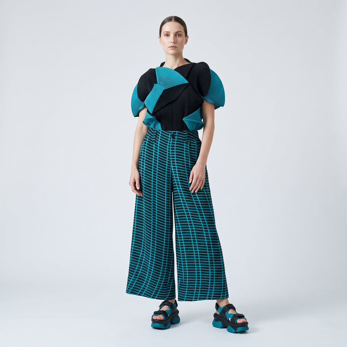 ISSEY MIYAKE Geometric Pattern Wide Leg Trousers - view 3