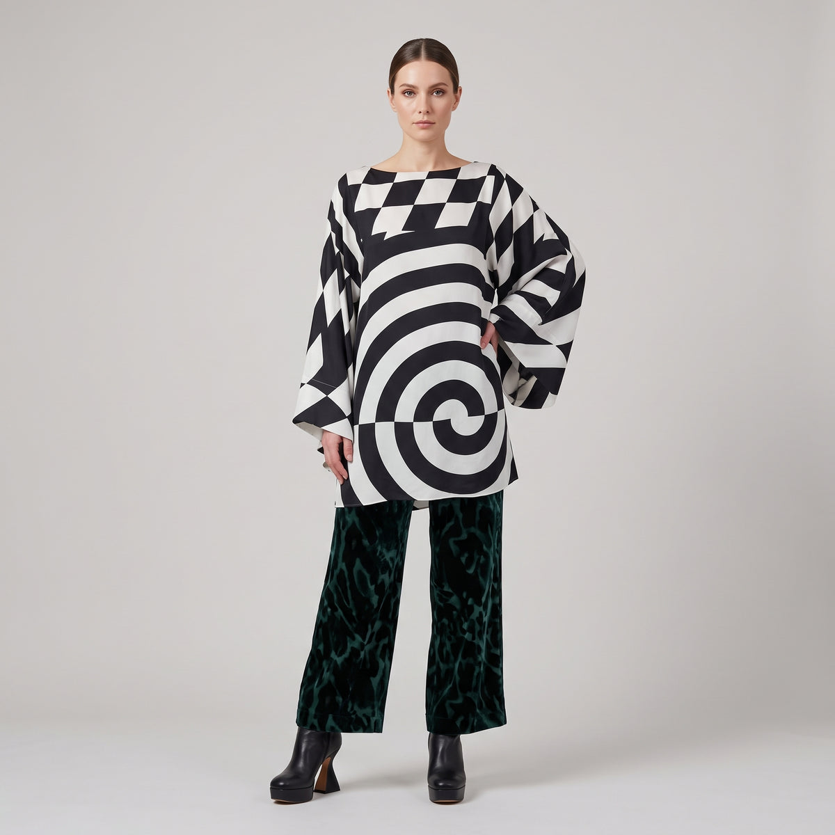 Monochrome Graphic Wide Sleeve Top